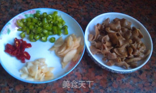 酱爆肥肠的做法步骤：1