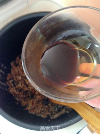 【腊肠香菇香焖饭】：飘香诱人的懒人饭的做法步骤：17