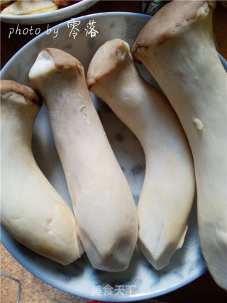 烧烤杏鲍菇的做法步骤：1