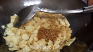 蒜头辣酱炒酸笋的做法步骤：7