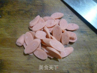 火腿肠牛筋丸炒芹菜的做法步骤：3