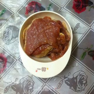 猪扒焖栗子的做法步骤：1