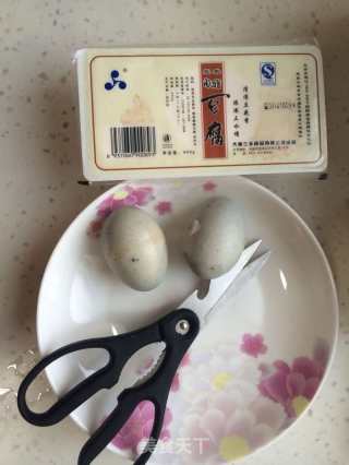 皮蛋豆腐的做法步骤：1
