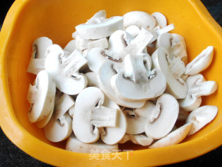 油煎蘑菇的做法步骤：2
