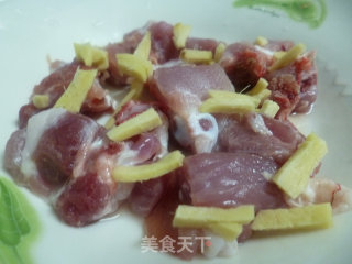 姜蒜豉汁蒸排骨的做法步骤：2