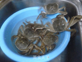 清蒸大闸蟹的做法步骤：1