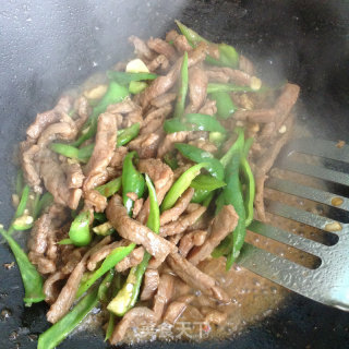 青椒炒牛肉的做法步骤：6