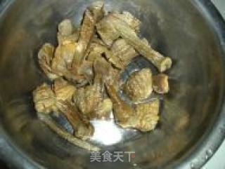 小植菜谱丨在家也可以吃国宴——松茸炖鸡的做法步骤：3