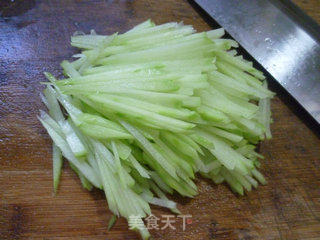 香干猪肚炒佛手瓜的做法步骤：4