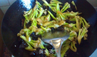 云耳煸菜花的做法步骤：7