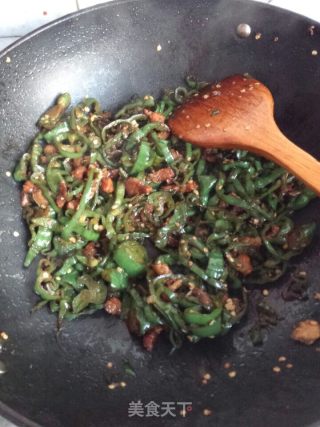 紫蝙蝠最爱超级香的辣椒炒五花肉的做法步骤：6
