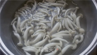 香葱爆炒木耳白玉菇的做法步骤：3