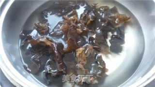 香葱爆炒木耳白玉菇的做法步骤：4