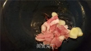香葱爆炒木耳白玉菇的做法步骤：7