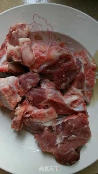 萝卜排骨汤的做法步骤：1