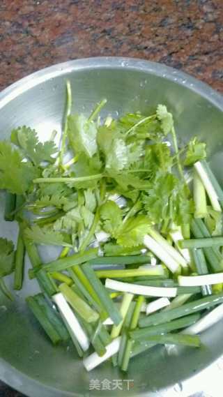 香菜炒猪肚的做法步骤：5