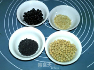 黑白芝麻二豆豆浆的做法步骤：1