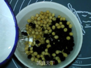 黑白芝麻二豆豆浆的做法步骤：3