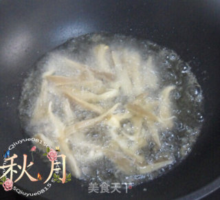椒盐平蘑的做法步骤：5
