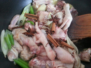 家庭制作板栗烧仔鸡的做法步骤：5