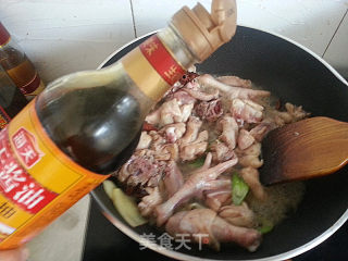 家庭制作板栗烧仔鸡的做法步骤：7