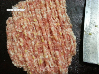 冬季食谱：[3]遮面菇盒鹌鹑蛋的做法步骤：1