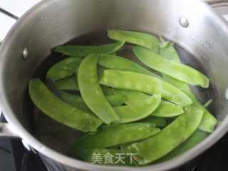 凉拌荷兰豆的做法步骤：2