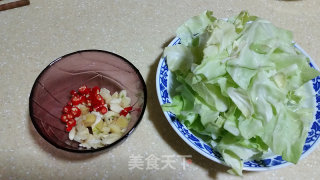 手撕包菜的做法步骤：1