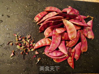 糖醋扁豆的做法步骤：1