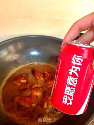 可乐鸡翅的做法步骤：1