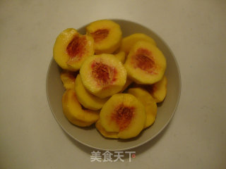 黄桃罐头的做法步骤：1