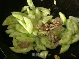 青瓜木耳白玉菇的做法步骤：5