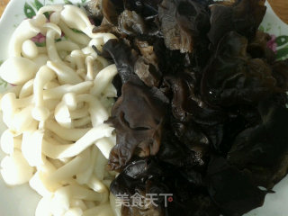 青瓜木耳白玉菇的做法步骤：6