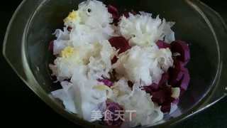 银耳紫薯百合润肺羮的做法步骤：1