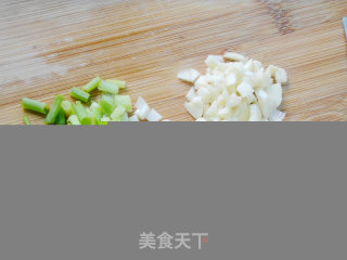 剁椒木耳炒鸡蛋的做法步骤：5