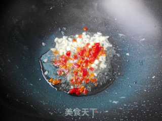 剁椒木耳炒鸡蛋的做法步骤：7