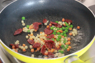 腊肠煲仔饭的做法步骤：2
