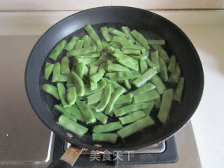 老干妈炒四季豆的做法步骤：2