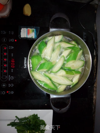 水瓜鱼腩豆腐汤的做法步骤：3