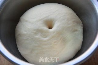 芝麻蜜豆面包的做法步骤：2