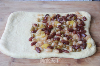 芝麻蜜豆面包的做法步骤：5