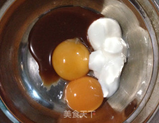 焦糖酸奶戚风的做法步骤：1
