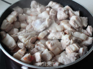 莲子红烧肉的做法步骤：4