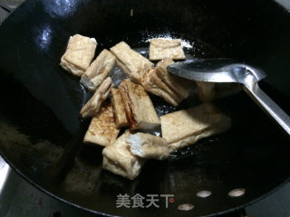 蚝油焖油豆腐----豆腐家常做法的做法步骤：3