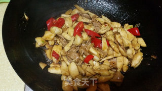 牛肉鸡腿菇的做法步骤：6