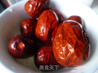 红枣莲子紫薯甜汤的做法步骤：1