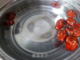 红枣莲子紫薯甜汤的做法步骤：2