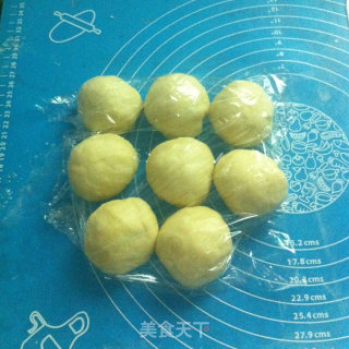 培根沙拉面包的做法步骤：3