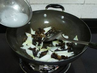 黑木耳炒白菜梗的做法步骤：6