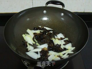 黑木耳炒白菜梗的做法步骤：7